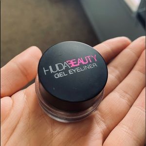 Huda beauty gel eyeliner black